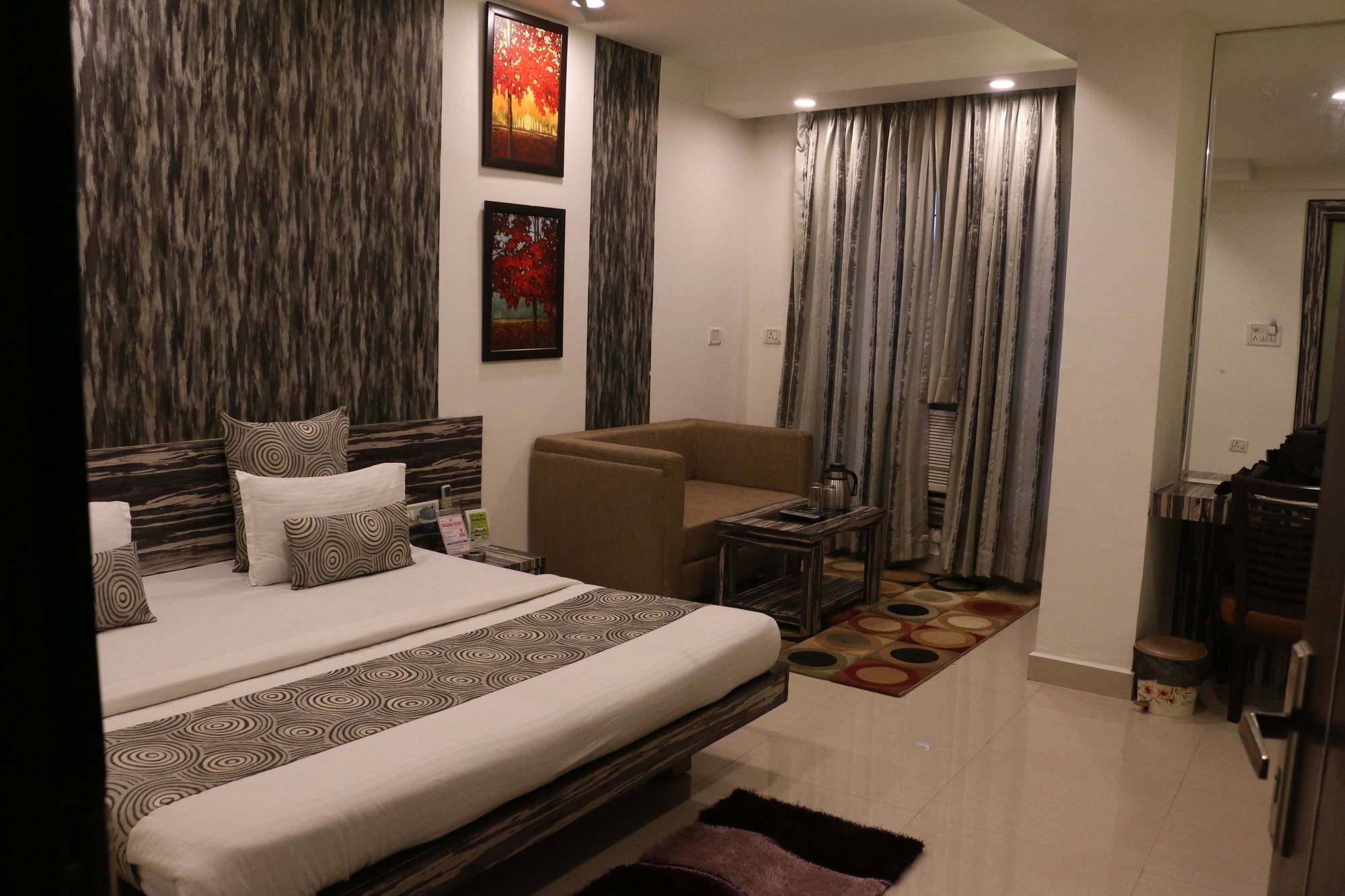 בהופאל Hotel Shalimar Deluxe מראה חיצוני תמונה